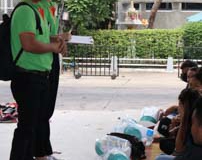 บรรยาการนำเข้าคนงานต่างด้าวฟังการอบรมจากเจ้าหน้าที่