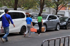 บรรยาการนำเข้าคนงานต่างด้าวฟังการอบรมจากเจ้าหน้าที่