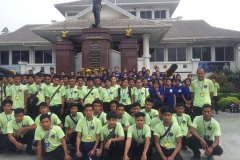 บรรยากาศการนำคนงานออกด่าน