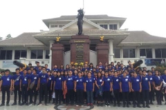 บรรยากาศการนำคนงานออกด่าน
