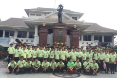 บรรยากาศการนำคนงานออกด่าน