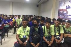 บรรยากาศการนำคนงานฟังการอบรมก่อนเดินทางเข้ามายัง บนจ.เดอะ เฟิร์สฯ