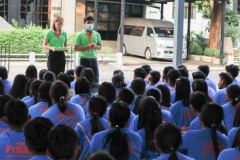 บรรยากาศเจ้าหน้าที่อบรมคนงานก่อนส่งให้กับนายจ้าง