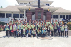 ภาพบรรยากาศคนงานกำลังเดินทางออกด่าน