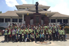ภาพบรรยากาศคนงานกำลังเดินทางออกด่าน