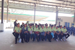 ภาพบรรยากาศคนงานกำลังอบรมความรู้พื้นฐานก่อนเข้ามาทำงานในประเทศไทย