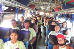ภาพบรรยากาศคนงานกำลังออกเดินทางมายัง ออฟฟิศ บนจ.เดอะ เฟิร์สฯ