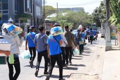 บรรบยากาศคนงานกำลังออกเดินทางสู่บริษัทนายจ้าง  ณ.บนจ.เดอะ เฟิร์สฯ