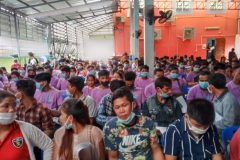 คนงานกัมพูชาเข้ารับการอบรมความรู้พื้นฐานก่อนเดินทางเข้ามายังประเทศไทย