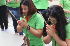 ภาพบรรยากาศ พนักงานร่วมทำพิธีเปิดสำนักงานใหม่ บจน.เดอะ เฟิร์ส กูด แมน กรุ๊ป