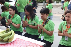 ภาพบรรยากาศ พนักงานร่วมทำพิธีเปิดสำนักงานใหม่ บจน.เดอะ เฟิร์ส กูด แมน กรุ๊ป