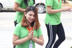 ภาพบรรยากาศ พนักงานร่วมทำพิธีเปิดสำนักงานใหม่ บจน.เดอะ เฟิร์ส กูด แมน กรุ๊ป
