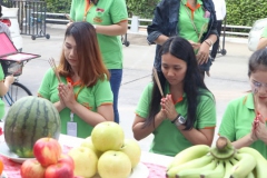 ภาพบรรยากาศ พนักงานร่วมทำพิธีเปิดสำนักงานใหม่ บจน.เดอะ เฟิร์ส กูด แมน กรุ๊ป