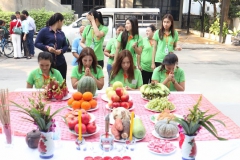 ภาพบรรยากาศ พนักงานร่วมทำพิธีเปิดสำนักงานใหม่ บจน.เดอะ เฟิร์ส กูด แมน กรุ๊ป
