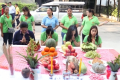 ภาพบรรยากาศ พนักงานร่วมทำพิธีเปิดสำนักงานใหม่ บจน.เดอะ เฟิร์ส กูด แมน กรุ๊ป