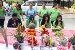 ภาพบรรยากาศ พนักงานร่วมทำพิธีเปิดสำนักงานใหม่ บจน.เดอะ เฟิร์ส กูด แมน กรุ๊ป
