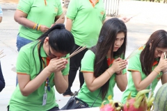 ภาพบรรยากาศ พนักงานร่วมทำพิธีเปิดสำนักงานใหม่ บจน.เดอะ เฟิร์ส กูด แมน กรุ๊ป