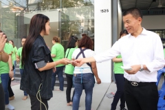 ภาพบรรยากาศ ผู้บริหาร บจน.เดอะ เฟิร์ส กูด แมน กรุ๊ป แจกลอตเตอรี่พนักงาน